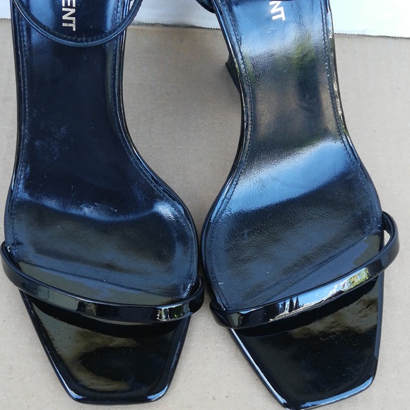 Authentic Saint Laurent Optum patent leather heels
Comes with dust bag only - Picture 3 of 9